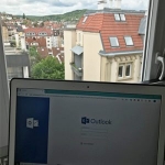 Von Julias Homeoffice-Platz hat man einen wunderschönen Ausblick über Stuttgart Team Anerkennung - Homeoffice Julia